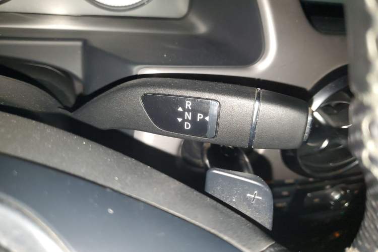 Used Mercedes-Benz GLK-Class 2014 GLK 260 4MATIC Dynamic Model Gear Lever