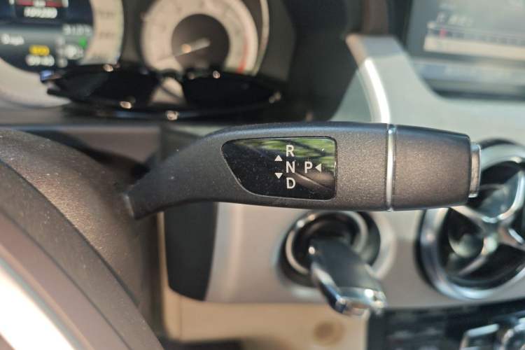 Used Mercedes-Benz GLK-Class 2014 GLK 260 4MATIC Dynamic Model Gear Lever