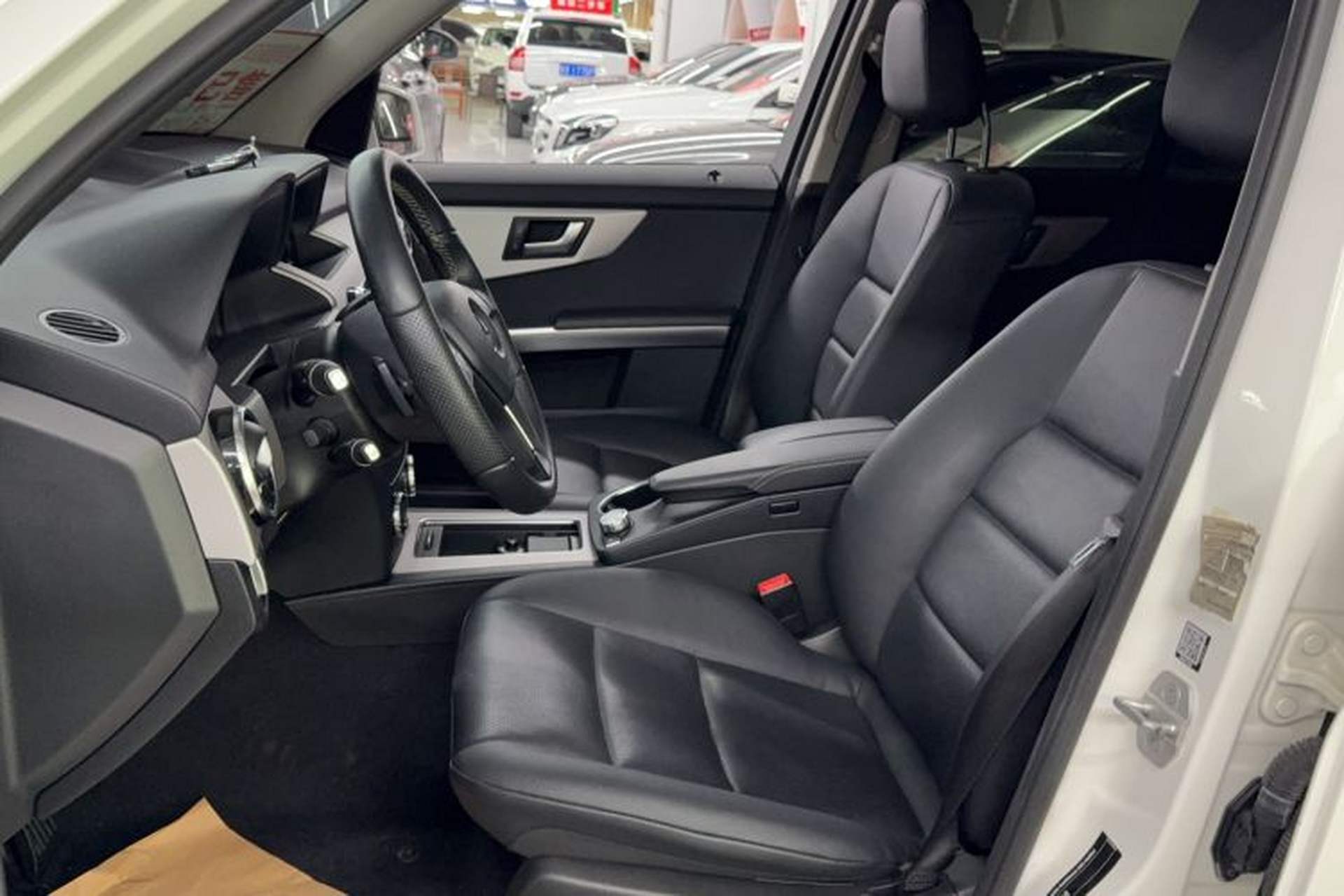 Used Mercedes-Benz GLK-Class 2014 GLK 260 4MATIC Dynamic Model Interior 1