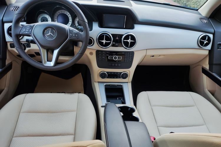 Used Mercedes-Benz GLK-Class 2014 GLK 260 4MATIC Dynamic Model Interior 1