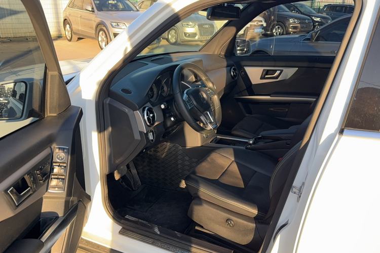 Used Mercedes-Benz GLK-Class 2014 GLK 200 Standard Model Interior 2