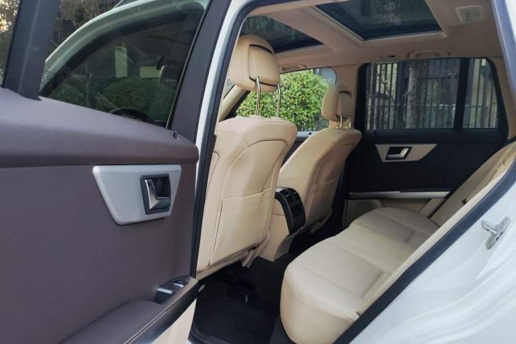 Used Mercedes-Benz GLK-Class 2014 GLK 260 4MATIC Dynamic Model Interior 3