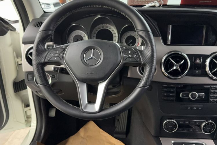 Used Mercedes-Benz GLK-Class 2014 GLK 260 4MATIC Dynamic Model Interior 4