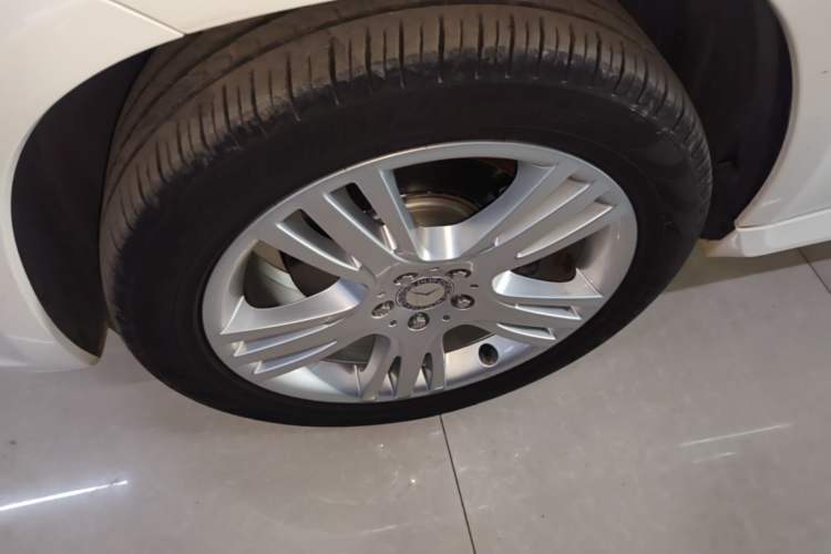 Used Mercedes-Benz GLK-Class 2014 GLK 260 4MATIC Dynamic Model Left Front Wheel Hub