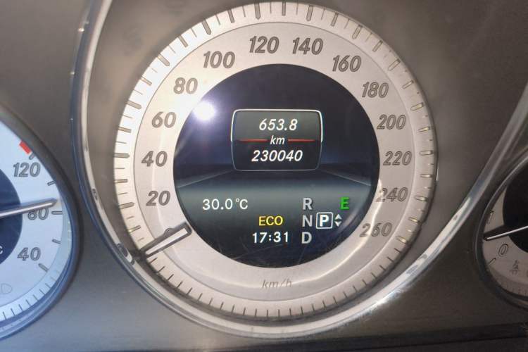 Used Mercedes-Benz GLK-Class 2014 GLK 260 4MATIC Dynamic Model Odometer Close Up