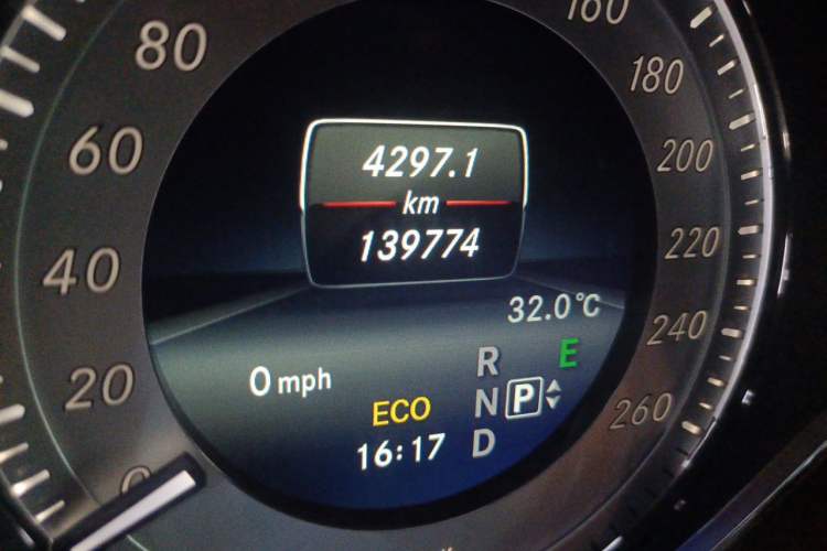 Used Mercedes-Benz GLK-Class 2014 GLK 260 4MATIC Dynamic Model Odometer Close Up