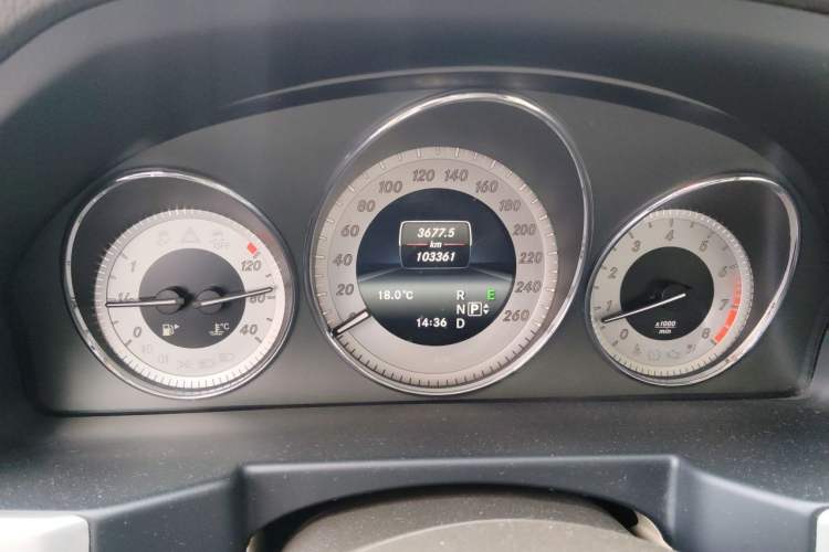 Used Mercedes-Benz GLK-Class 2014 GLK 260 4MATIC Dynamic Model Odometer Close Up