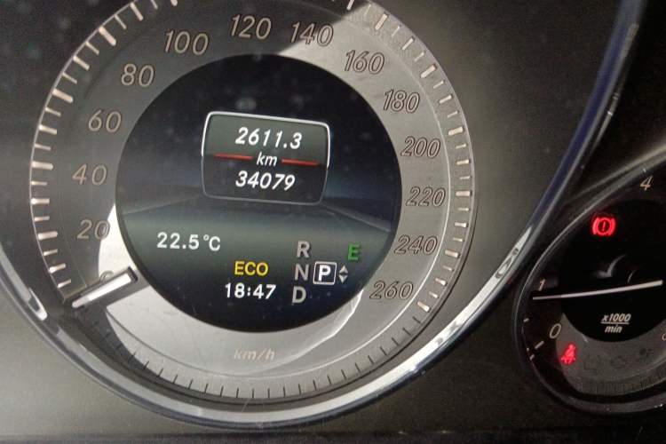 Used Mercedes-Benz GLK-Class 2014 GLK 260 4MATIC Dynamic Model Odometer Close Up