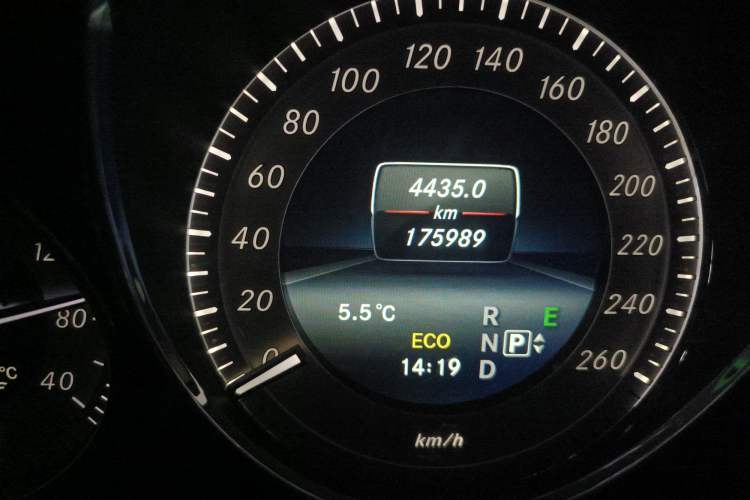 Used Mercedes-Benz GLK-Class 2014 GLK 200 Standard Model Odometer Close Up