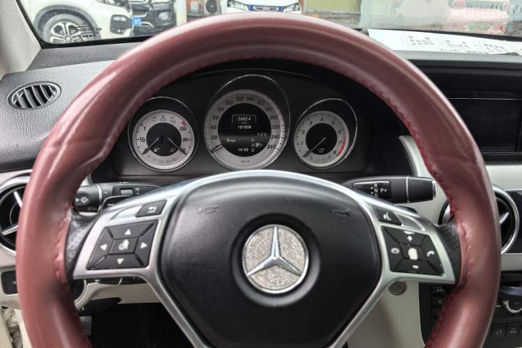 Used Mercedes-Benz GLK-Class 2014 GLK 200 Standard Model Odometer Close Up