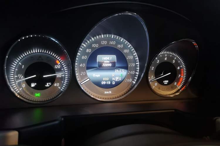 Used Mercedes-Benz GLK-Class 2014 GLK 260 4MATIC Dynamic Model Odometer Close Up
