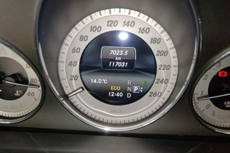Used Mercedes-Benz GLK-Class 2014 GLK 260 4MATIC Dynamic Model Odometer Close Up