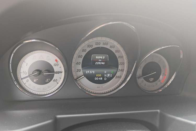 Used Mercedes-Benz GLK-Class 2014 GLK 260 4MATIC Dynamic Model Odometer Close Up