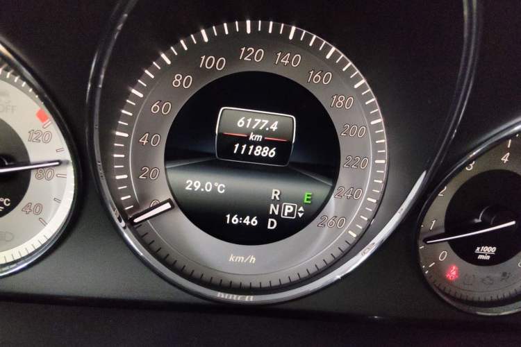 Used Mercedes-Benz GLK-Class 2014 GLK 260 4MATIC Dynamic Model Odometer Close Up