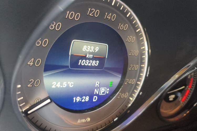 Used Mercedes-Benz GLK-Class 2014 GLK 200 Standard Model Odometer Close Up