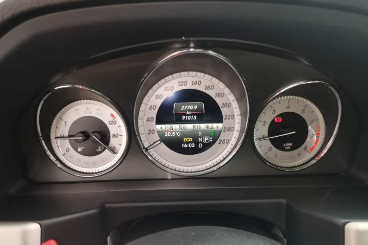 Used Mercedes-Benz GLK-Class 2014 GLK 200 Standard Model Odometer Close Up