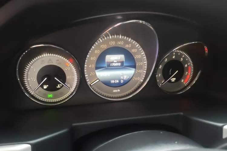 Used Mercedes-Benz GLK-Class 2014 GLK 260 4MATIC Dynamic Model Odometer Close Up