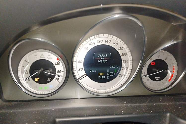 Used Mercedes-Benz GLK-Class 2014 GLK 200 Standard Model Odometer Close Up