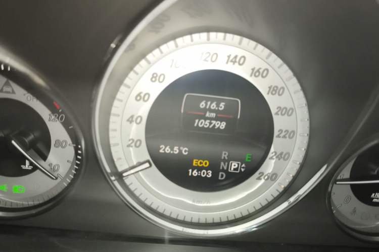 Used Mercedes-Benz GLK-Class 2014 GLK 260 4MATIC Dynamic Model Odometer Close Up