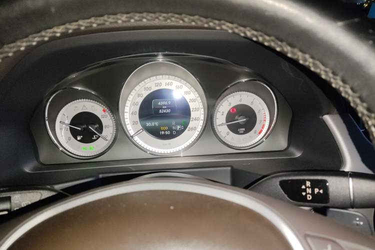 Used Mercedes-Benz GLK-Class 2014 GLK 260 4MATIC Dynamic Model Odometer Close Up