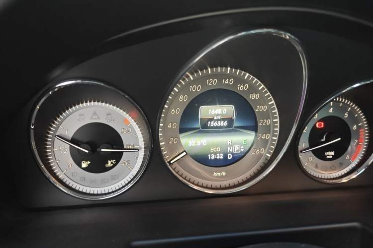 Used Mercedes-Benz GLK-Class 2014 GLK 260 4MATIC Dynamic Model Odometer Close Up