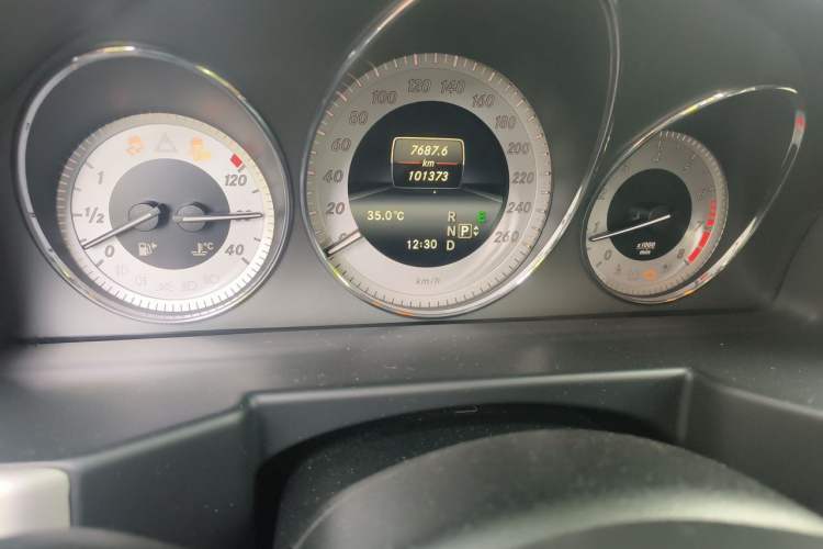 Used Mercedes-Benz GLK-Class 2014 GLK 260 4MATIC Dynamic Model Odometer Close Up