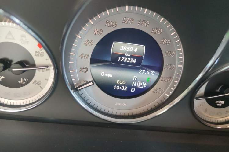 Used Mercedes-Benz GLK-Class 2014 GLK 200 Standard Model Odometer Close Up