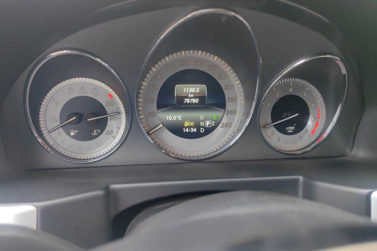 Used Mercedes-Benz GLK-Class 2014 GLK 200 Standard Model Odometer Close Up