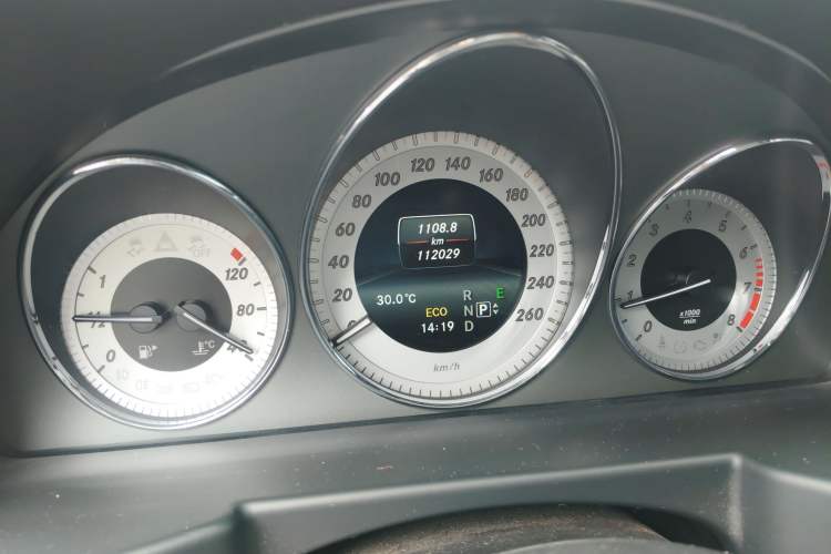 Used Mercedes-Benz GLK-Class 2014 GLK 200 Standard Model Odometer Close Up