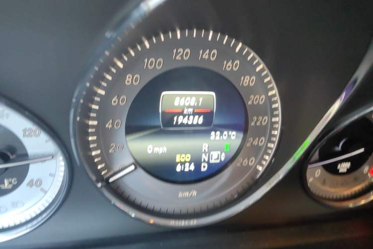 Used Mercedes-Benz GLK-Class 2014 GLK 260 4MATIC Dynamic Model Odometer Close Up