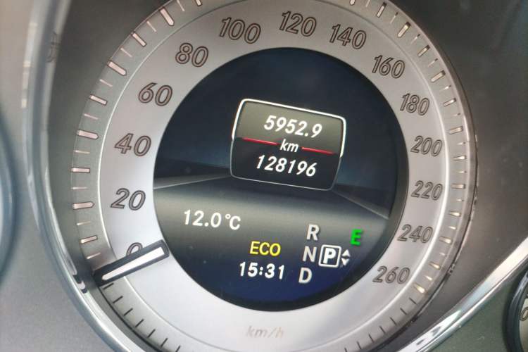 Used Mercedes-Benz GLK-Class 2014 GLK 200 Standard Model Odometer Close Up