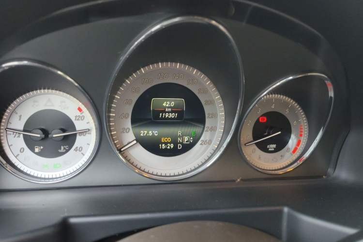 Used Mercedes-Benz GLK-Class 2014 GLK 260 4MATIC Dynamic Model Odometer Close Up