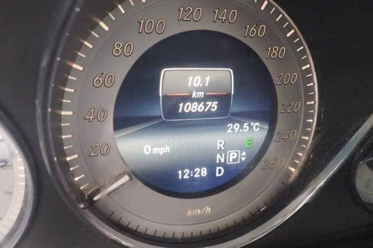 Used Mercedes-Benz GLK-Class 2014 GLK 260 4MATIC Dynamic Model Odometer Close Up