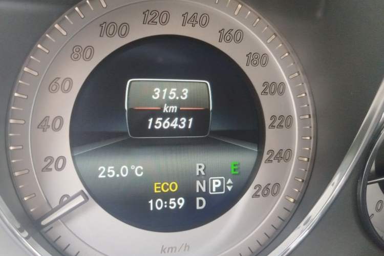 Used Mercedes-Benz GLK-Class 2014 GLK 200 Standard Model Odometer Close Up