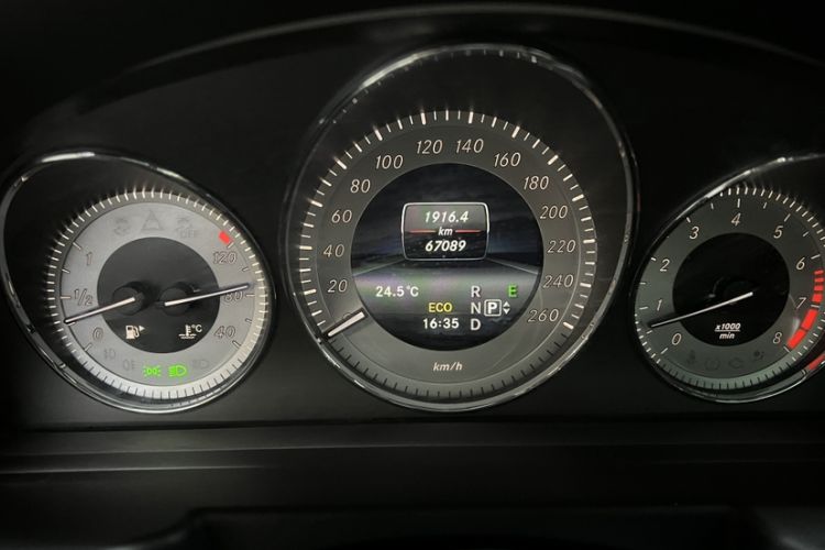 Used Mercedes-Benz GLK-Class 2014 GLK 200 Standard Model Odometer Close Up