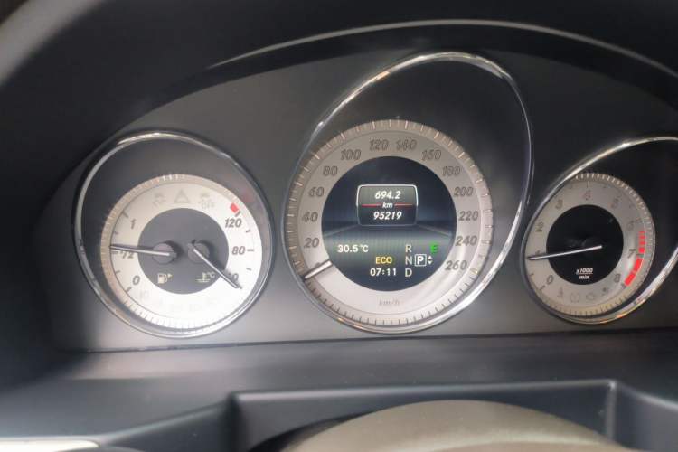 Used Mercedes-Benz GLK-Class 2014 GLK 260 4MATIC Dynamic Model Odometer Close Up