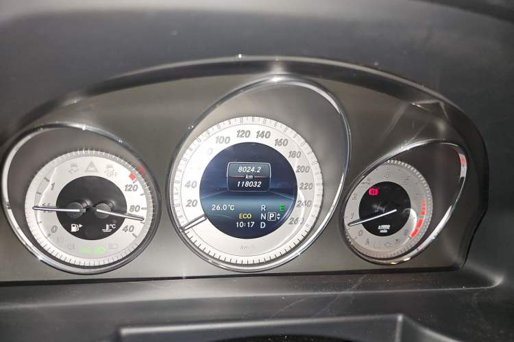 Used Mercedes-Benz GLK-Class 2014 GLK 260 4MATIC Dynamic Model Odometer Close Up