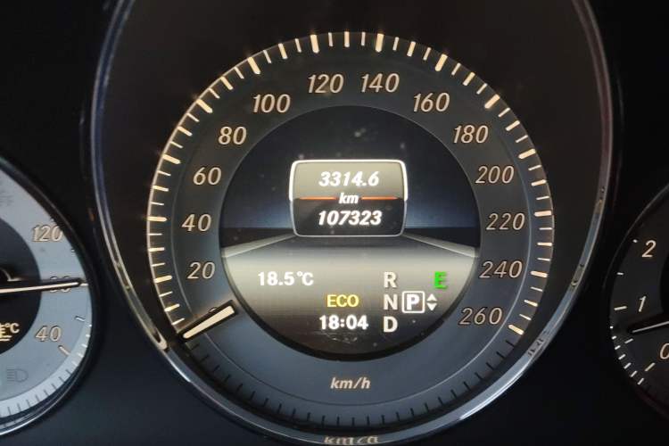 Used Mercedes-Benz GLK-Class 2014 GLK 200 Standard Model Odometer Close Up