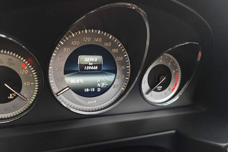 Used Mercedes-Benz GLK-Class 2014 GLK 260 4MATIC Dynamic Model Odometer Close Up