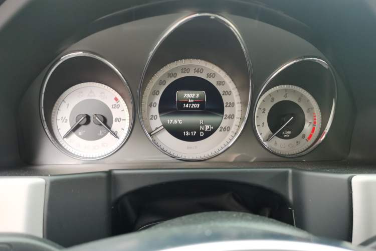 Used Mercedes-Benz GLK-Class 2014 GLK 200 Standard Model Odometer Close Up