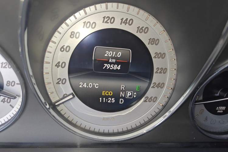 Used Mercedes-Benz GLK-Class 2014 GLK 200 Standard Model Odometer Close Up
