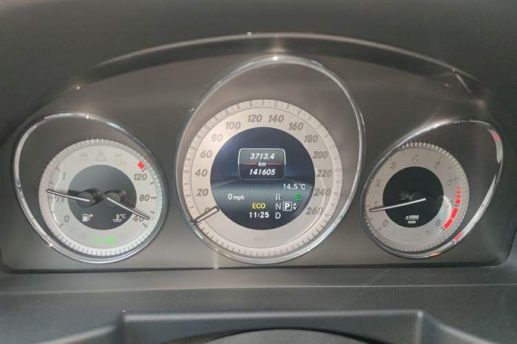 Used Mercedes-Benz GLK-Class 2014 GLK 200 Standard Model Odometer Close Up
