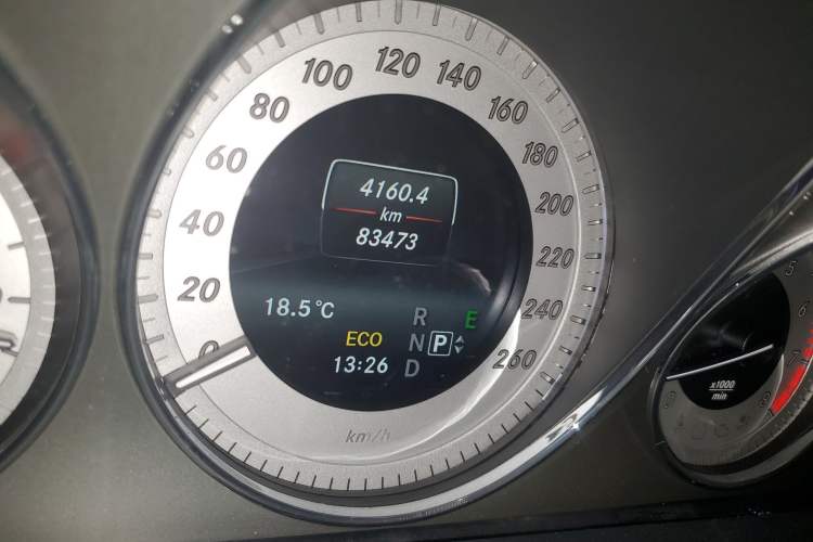 Used Mercedes-Benz GLK-Class 2014 GLK 260 4MATIC Dynamic Model Odometer Close Up