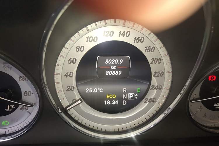 Used Mercedes-Benz GLK-Class 2014 GLK 260 4MATIC Dynamic Model Odometer Close Up