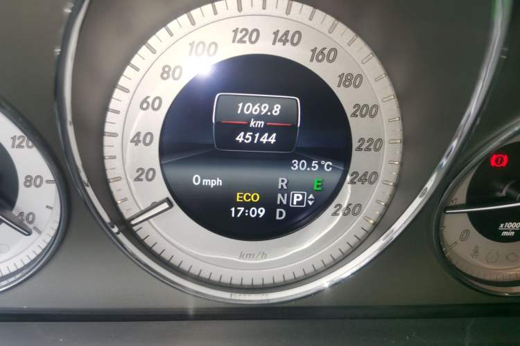 Used Mercedes-Benz GLK-Class 2014 GLK 200 Standard Model Odometer Close Up
