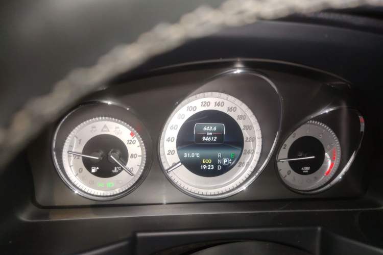 Used Mercedes-Benz GLK-Class 2014 GLK 200 Standard Model Odometer Close Up