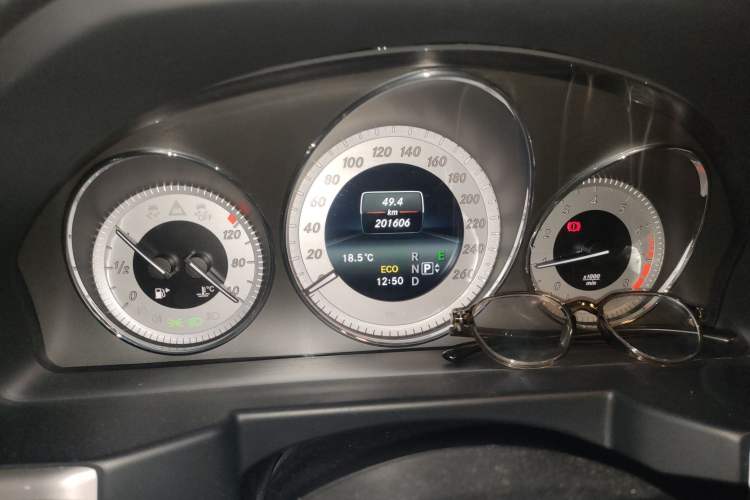 Used Mercedes-Benz GLK-Class 2014 GLK 200 Standard Model Odometer Close Up