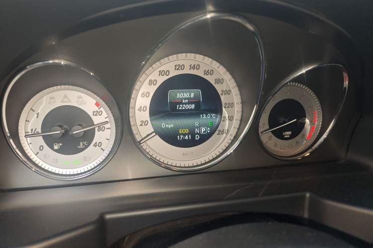 Used Mercedes-Benz GLK-Class 2014 GLK 200 Standard Model Odometer Close Up