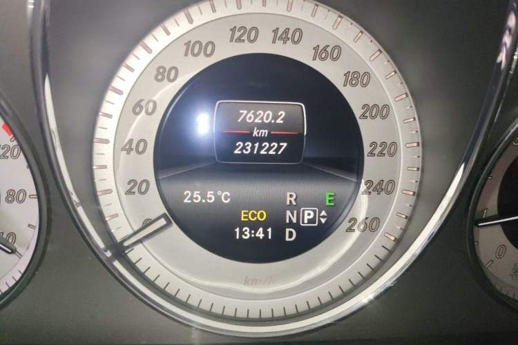 Used Mercedes-Benz GLK-Class 2014 GLK 200 Standard Model Odometer Close Up