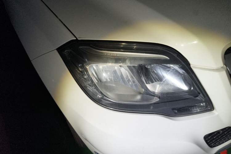 Used Mercedes-Benz GLK-Class 2014 GLK 260 4MATIC Dynamic Model Right Front Headlight